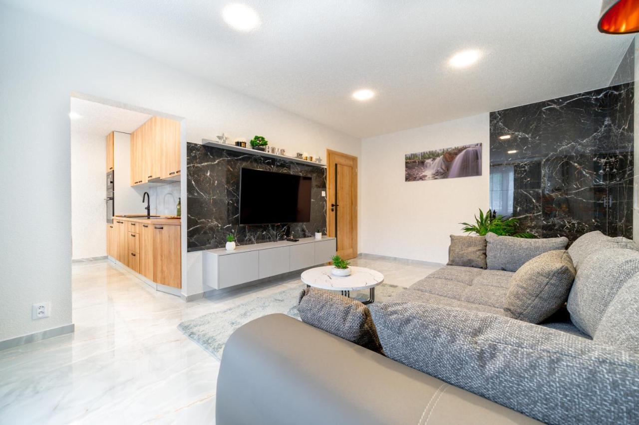 Apartman Discreet Kysucke Nove Mesto ภายนอก รูปภาพ