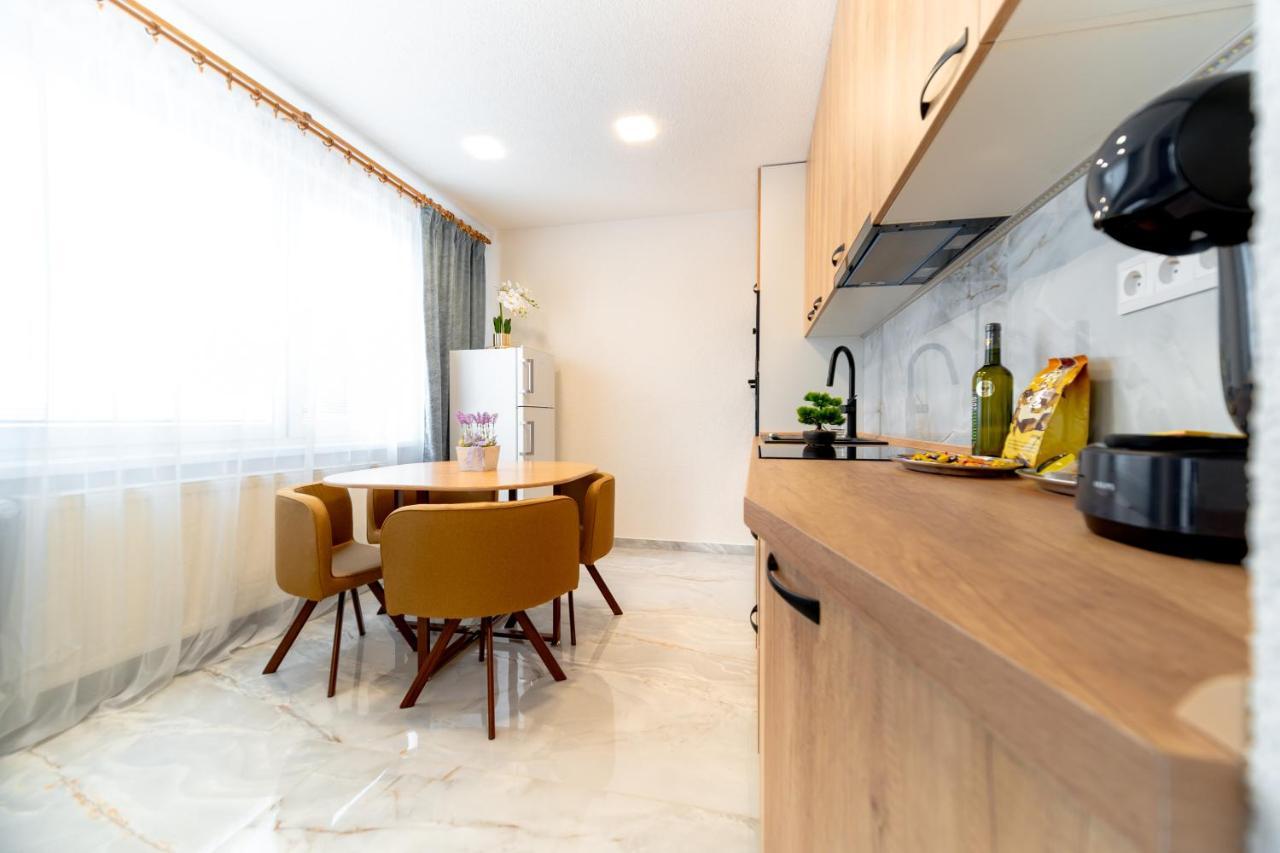 Apartman Discreet Kysucke Nove Mesto ภายนอก รูปภาพ