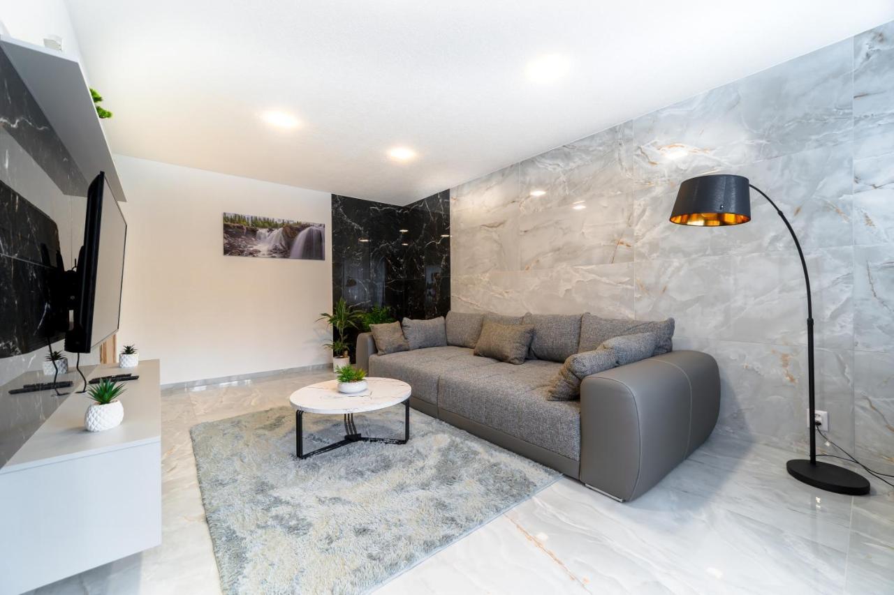 Apartman Discreet Kysucke Nove Mesto ภายนอก รูปภาพ