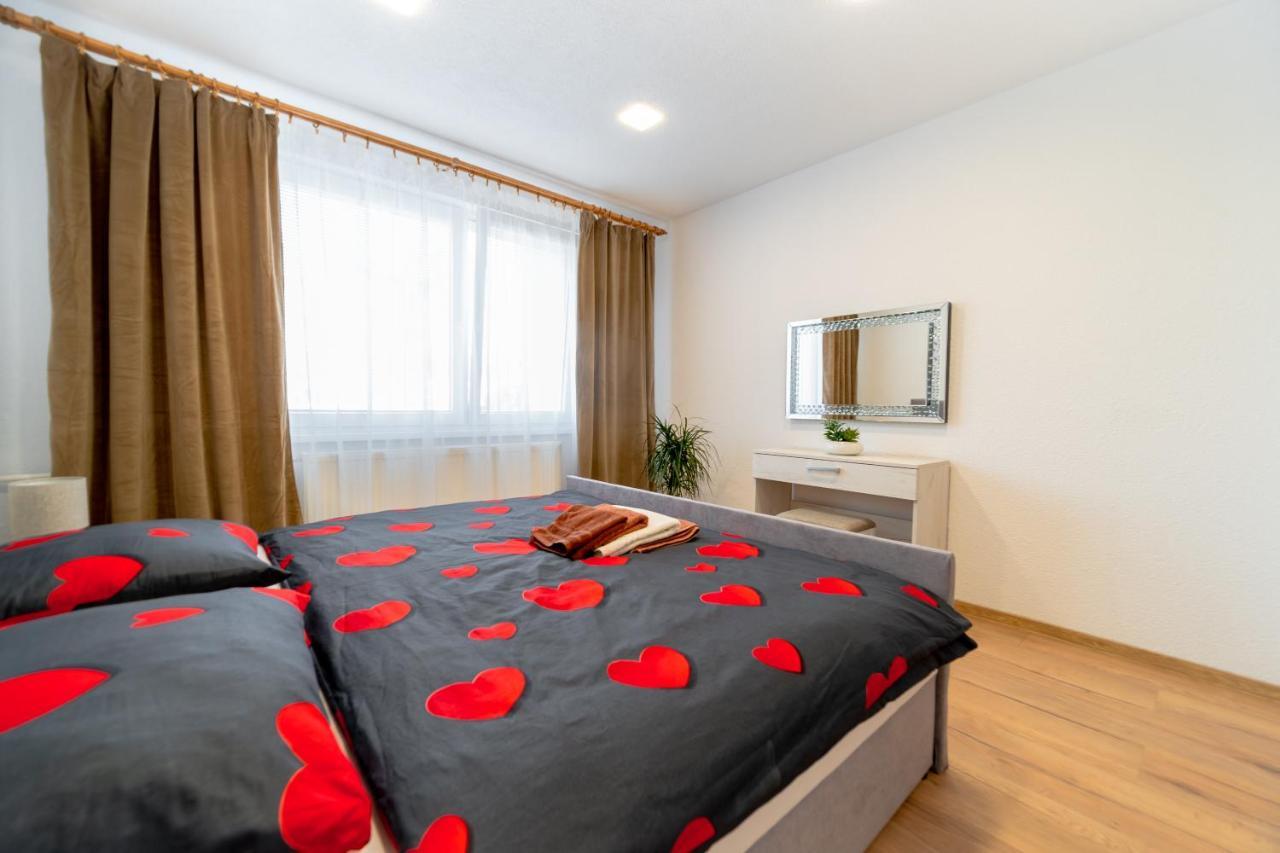 Apartman Discreet Kysucke Nove Mesto ภายนอก รูปภาพ