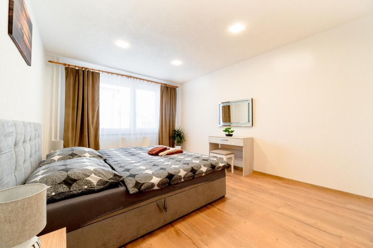 Apartman Discreet Kysucke Nove Mesto ภายนอก รูปภาพ