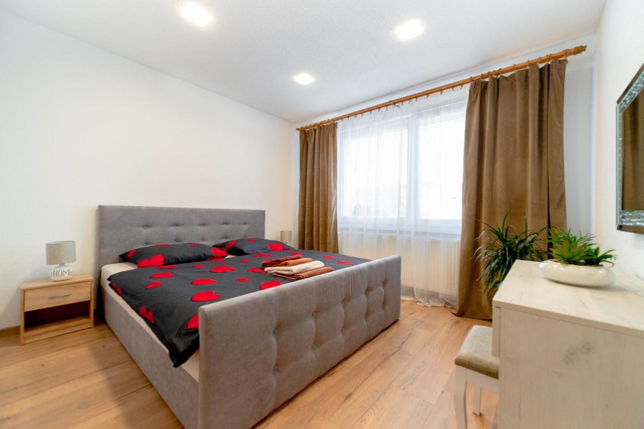 Apartman Discreet Kysucke Nove Mesto ภายนอก รูปภาพ